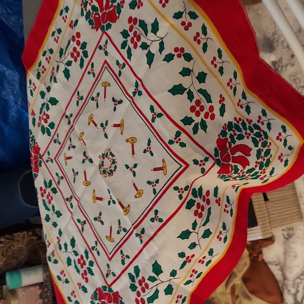 Vintage holiday Christmas scarf table cloth Red Berries Hollys Wreath N Candles